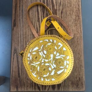 Cross body round bag